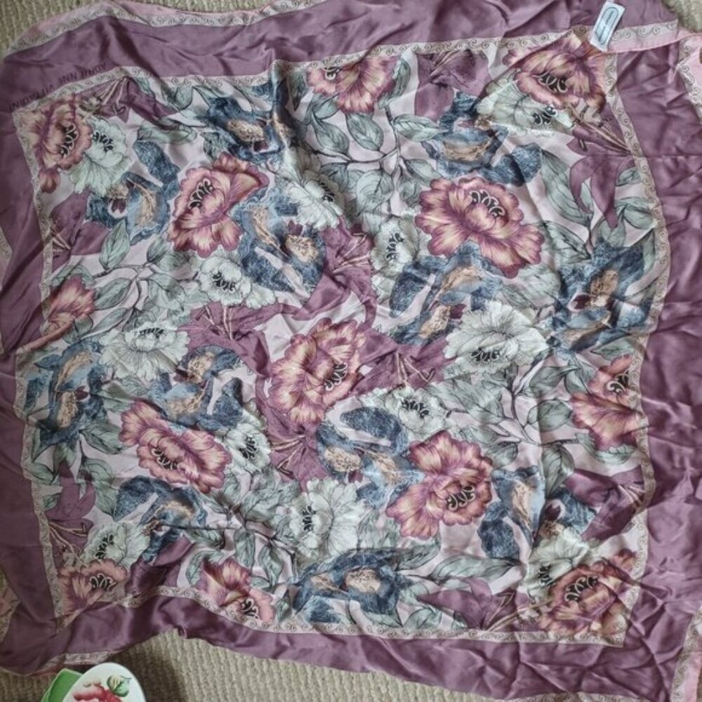 Adrienne Vittadini Vintage Silk scarf large - Picture 3 of 4